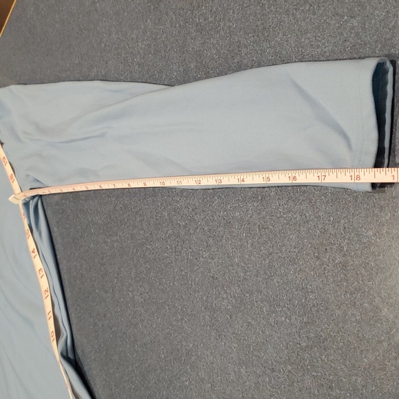 Ice Blue Youth Under Armour long sleeve compression shirt,I believe sz Md 💙 - Picture 8 of 12